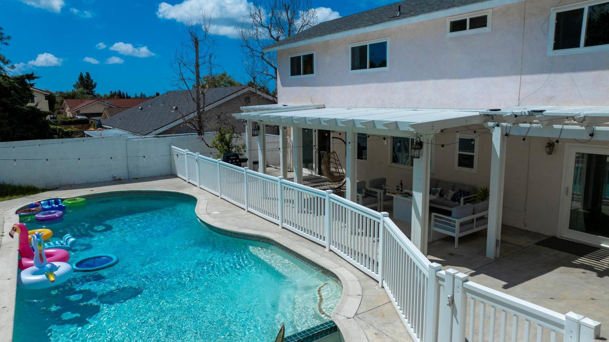 Stunning Coastal Escape With Private Pool, Spa, Arcade, Disney, Beach مِشن فيجو المظهر الخارجي الصورة